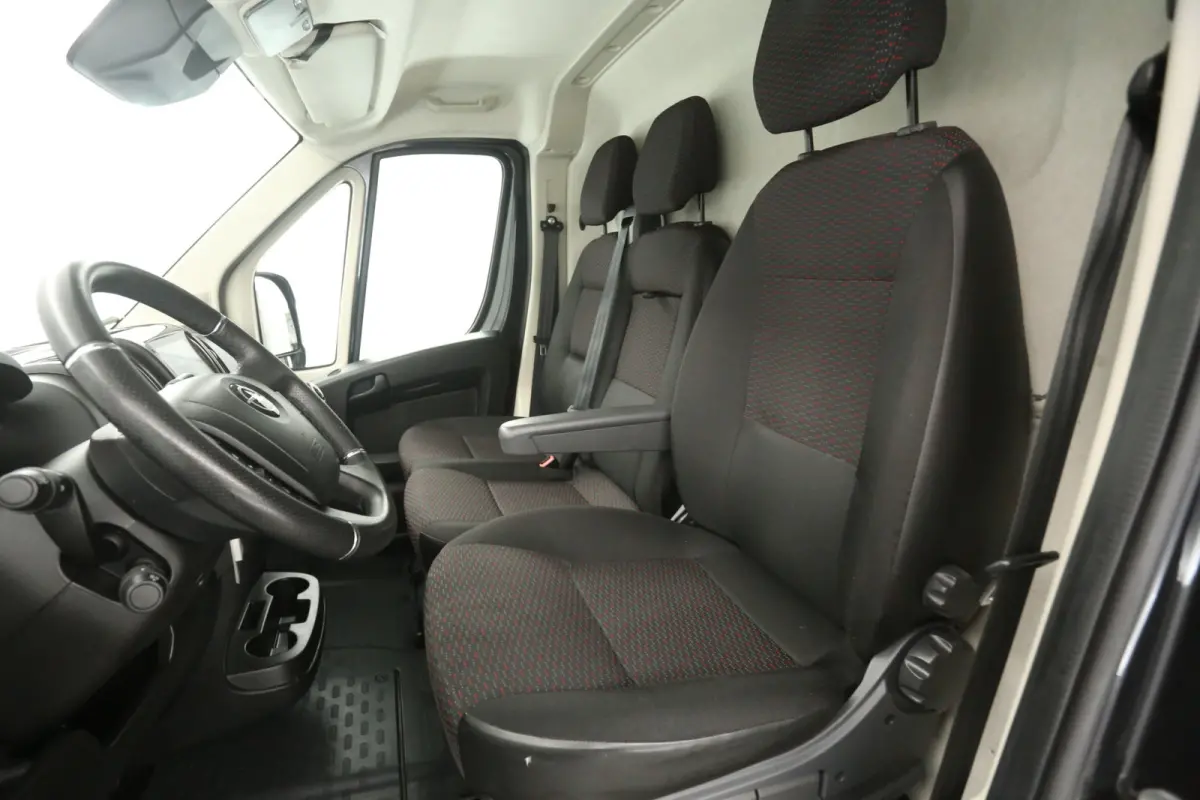 2.2 HDI 140PK L3H2 | Airco | Cruise | Camera | Carplay | 3 Zits | Navi | Parkeersens.