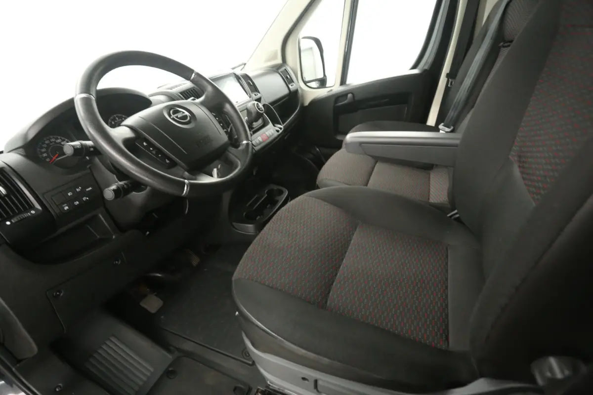 2.2 HDI 140PK L3H2 | Airco | Cruise | Camera | Carplay | 3 Zits | Navi | Parkeersens.