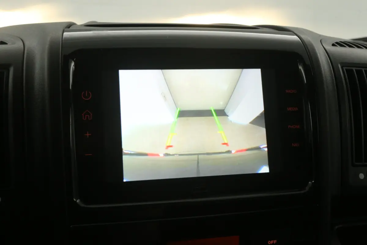 2.2 HDI 140PK L3H2 | Airco | Cruise | Camera | Carplay | 3 Zits | Navi | Parkeersens.