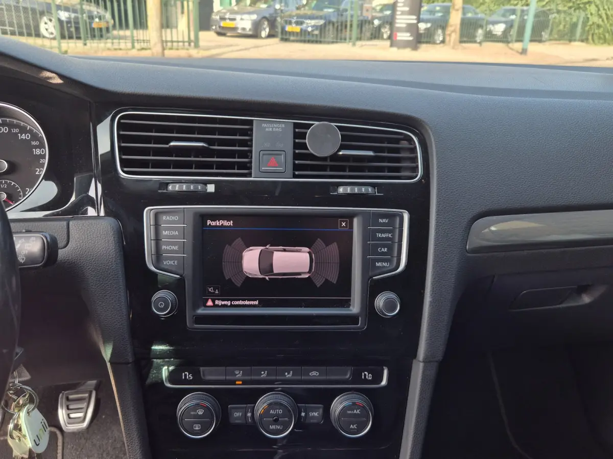All Star Sport Navigatie Cruise Trekhaak Automatisch inparkeren Inklapbare spiegels Lm velgen 1.2 TSI 4 cilinders