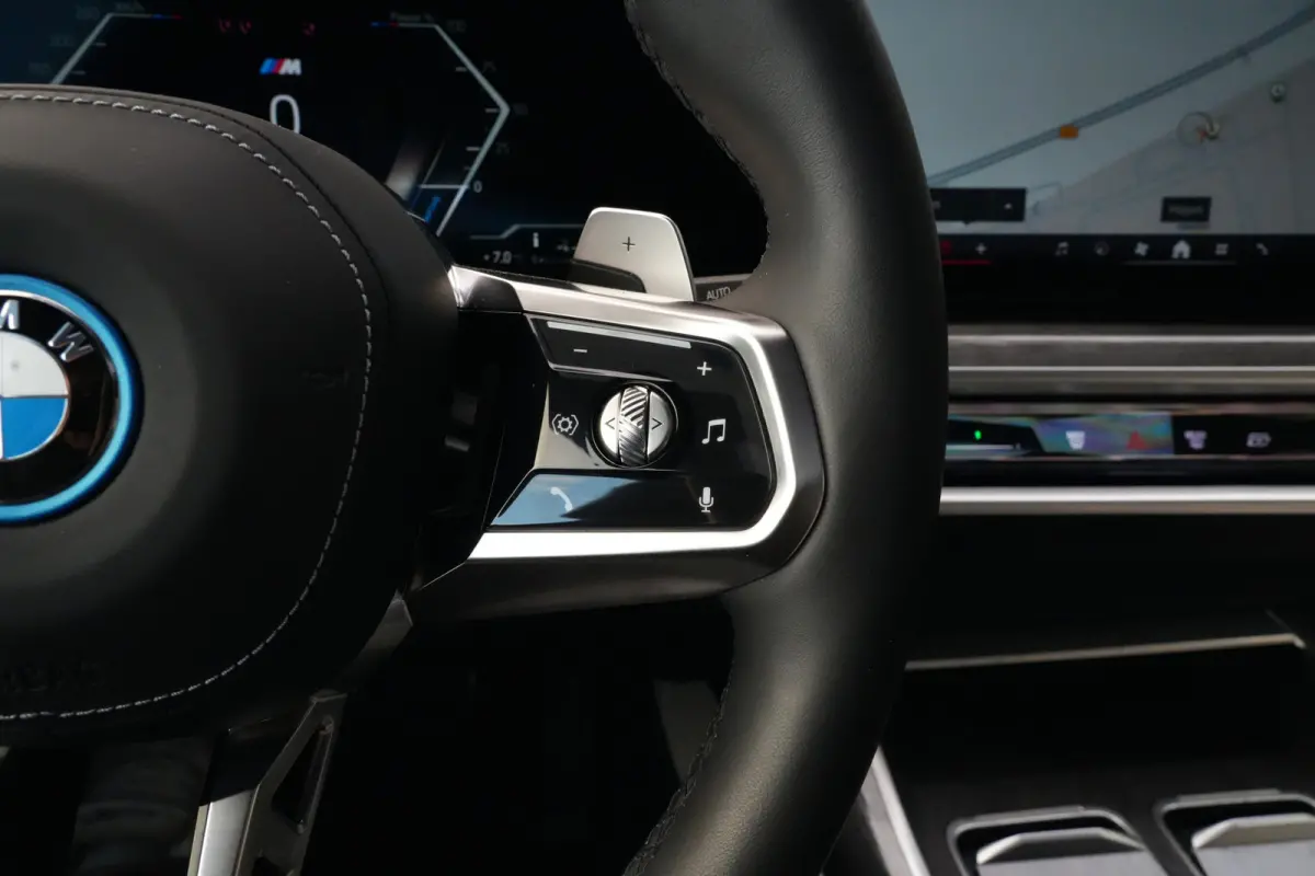 750e xDrive M Sport 489pk ExclusiveLounge/HUD/B&W