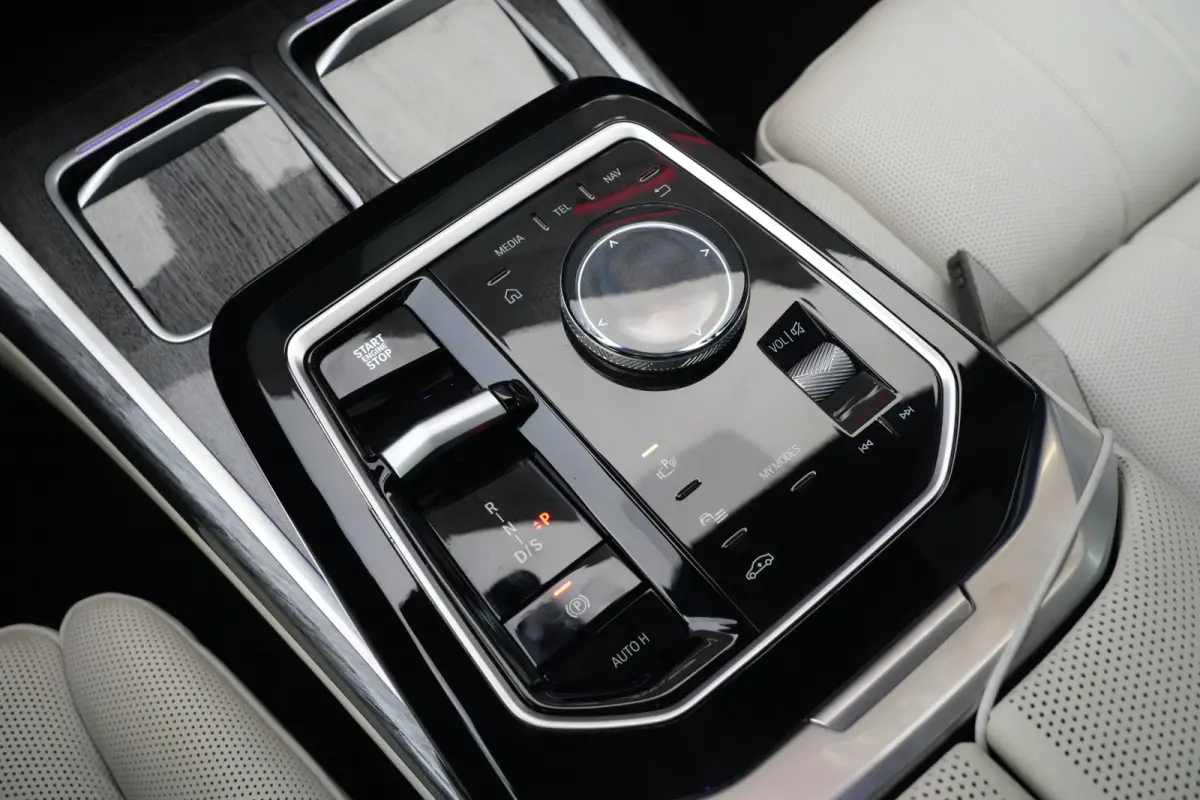 750e xDrive M Sport 489pk ExclusiveLounge/HUD/B&W