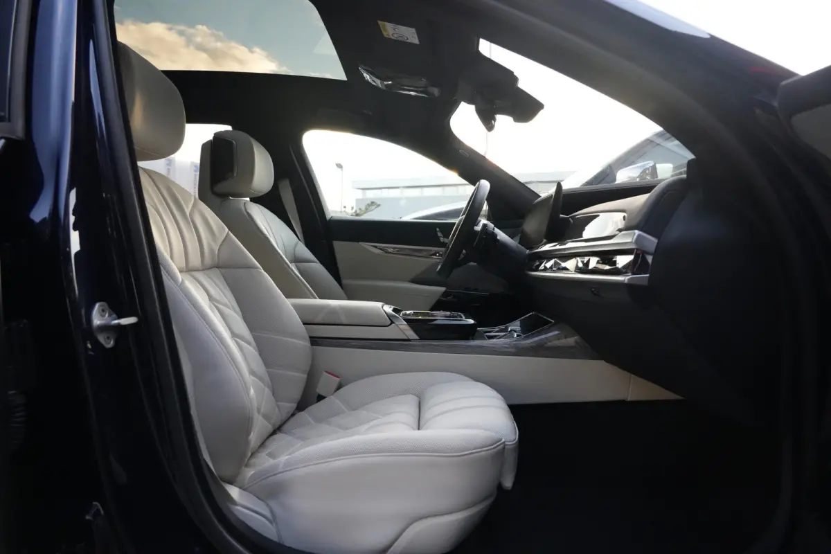 750e xDrive M Sport 489pk ExclusiveLounge/HUD/B&W