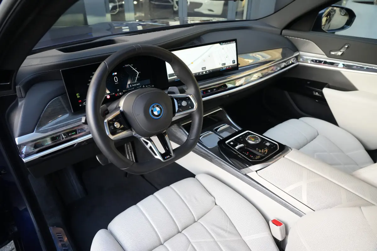 750e xDrive M Sport 489pk ExclusiveLounge/HUD/B&W