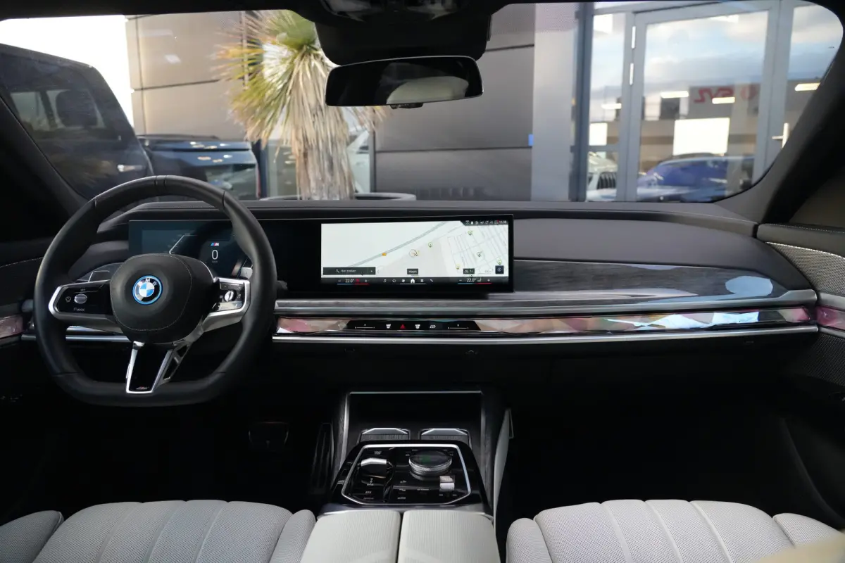 750e xDrive M Sport 489pk ExclusiveLounge/HUD/B&W