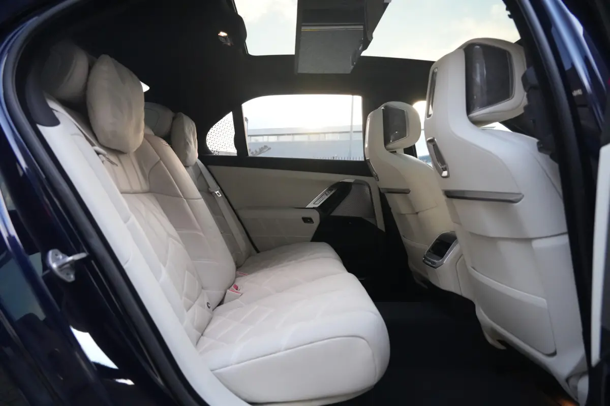 750e xDrive M Sport 489pk ExclusiveLounge/HUD/B&W