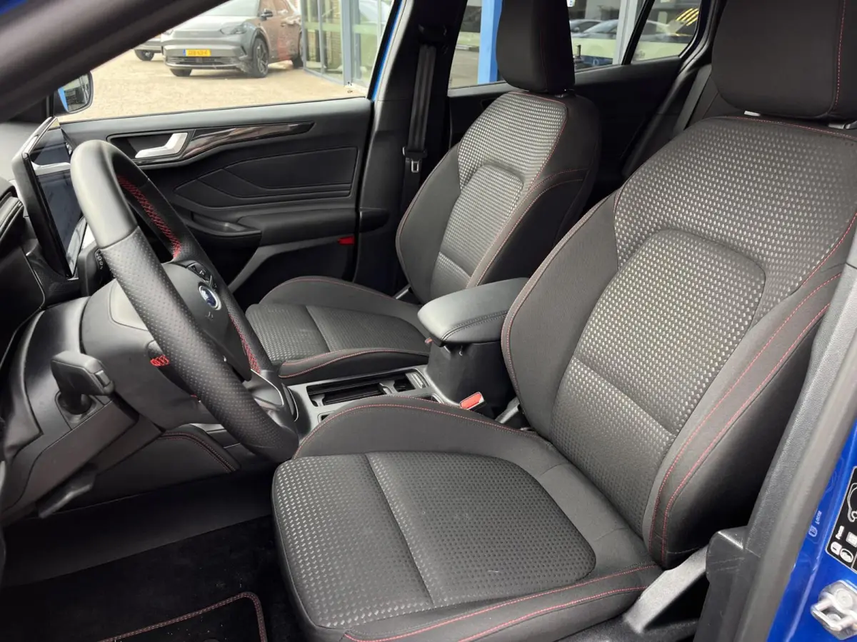 1.0 EcoBoost Hybrid ST Line 155PK Automaat Trekhaak Winterpack Cruise Camera Parkeersensoren Climate Full-LED Keyless Privacy Glass *1500KG Trekgewicht*