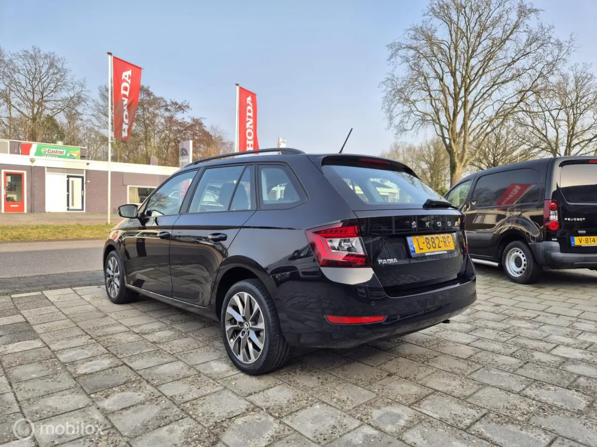 1.0 TSI Business Edition, Navi, Carplay