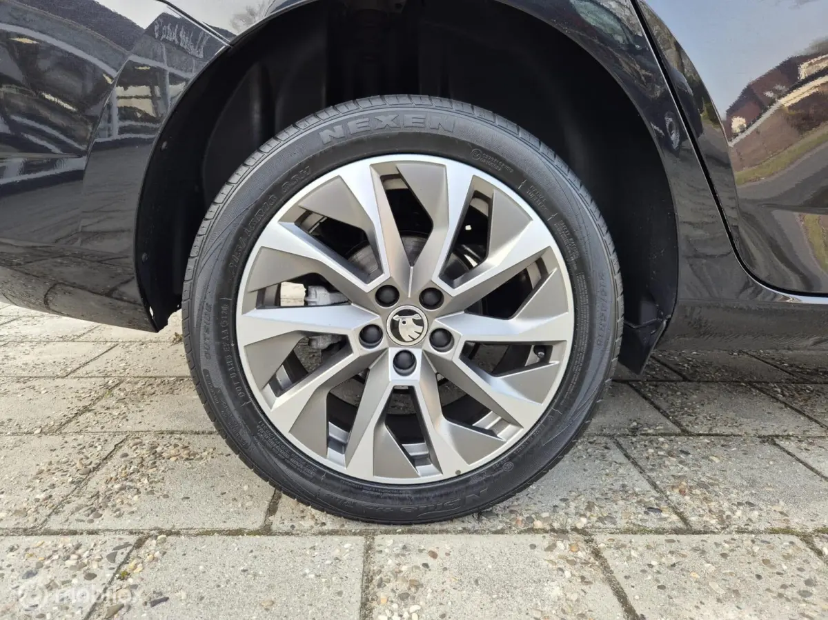 1.0 TSI Business Edition, Navi, Carplay