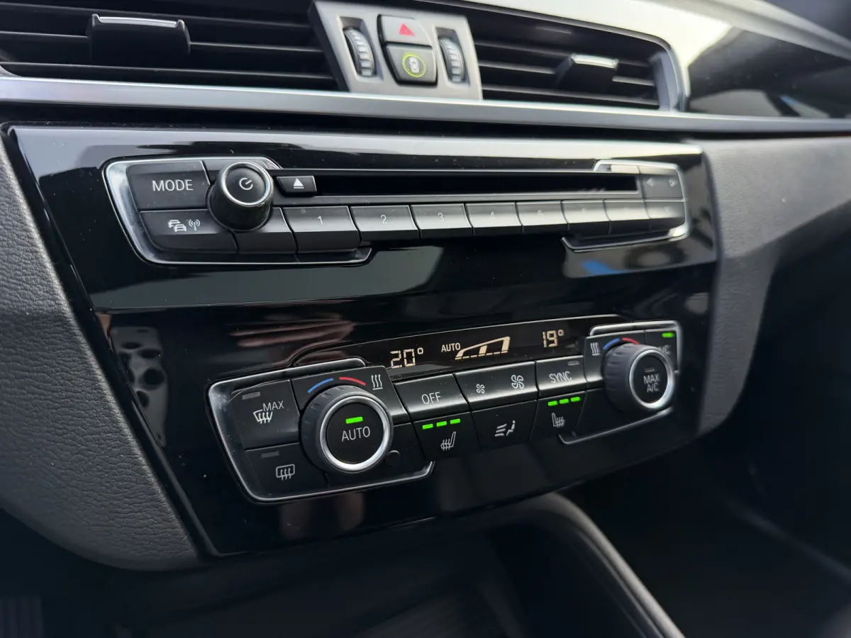 xDrive20i High Executive Leder Panoramadak Trekhaak 2000 KG Trekgewicht! LED Stoelverwarming Keyless Entry