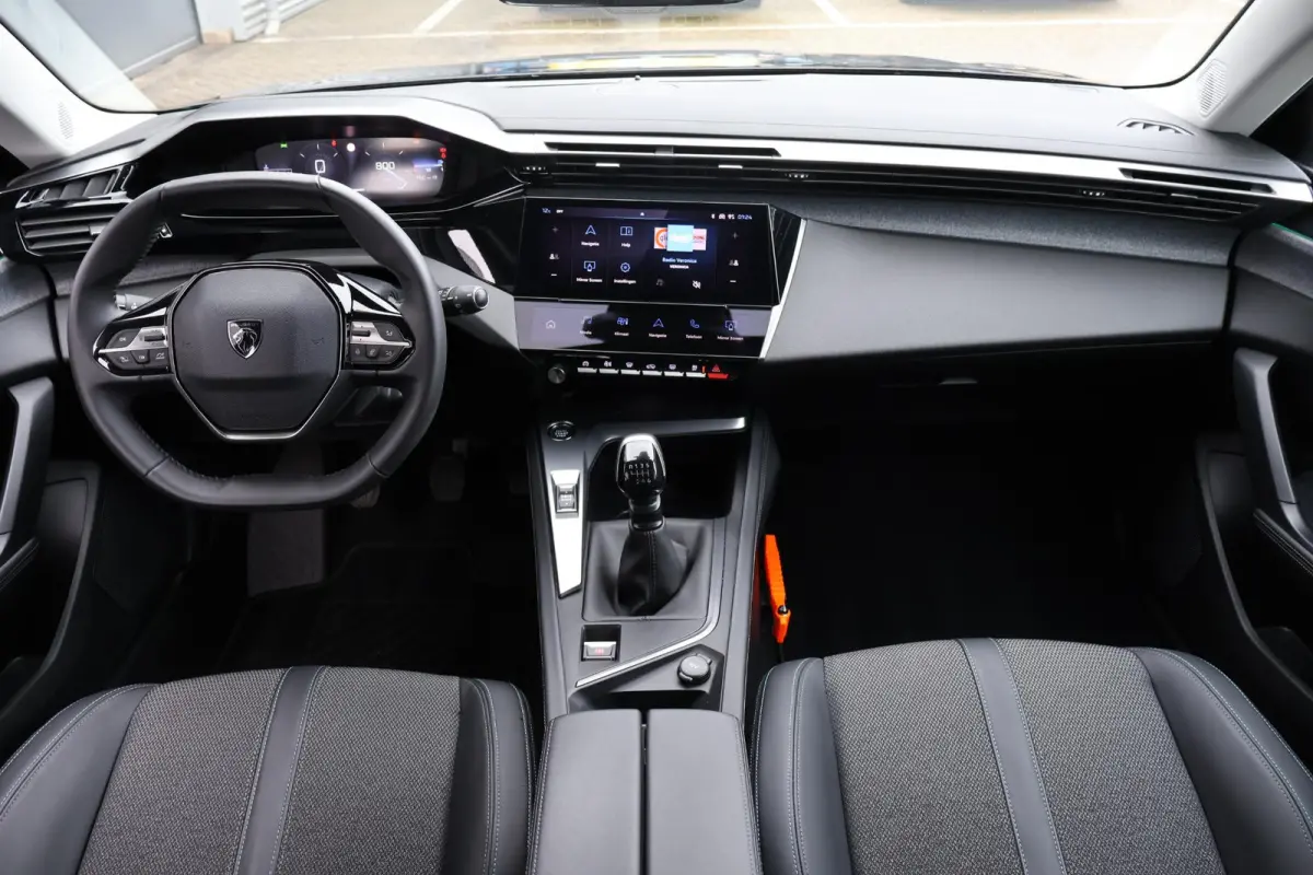 1.2 PureTech Allure Pack Business 1e Eigenaar | Volledig Onderh | NAP | BTW | Camera | Navi | Carplay | ACC | Climate | Full Led | Keyless | Dodehoek | LMV | Sportstoelen