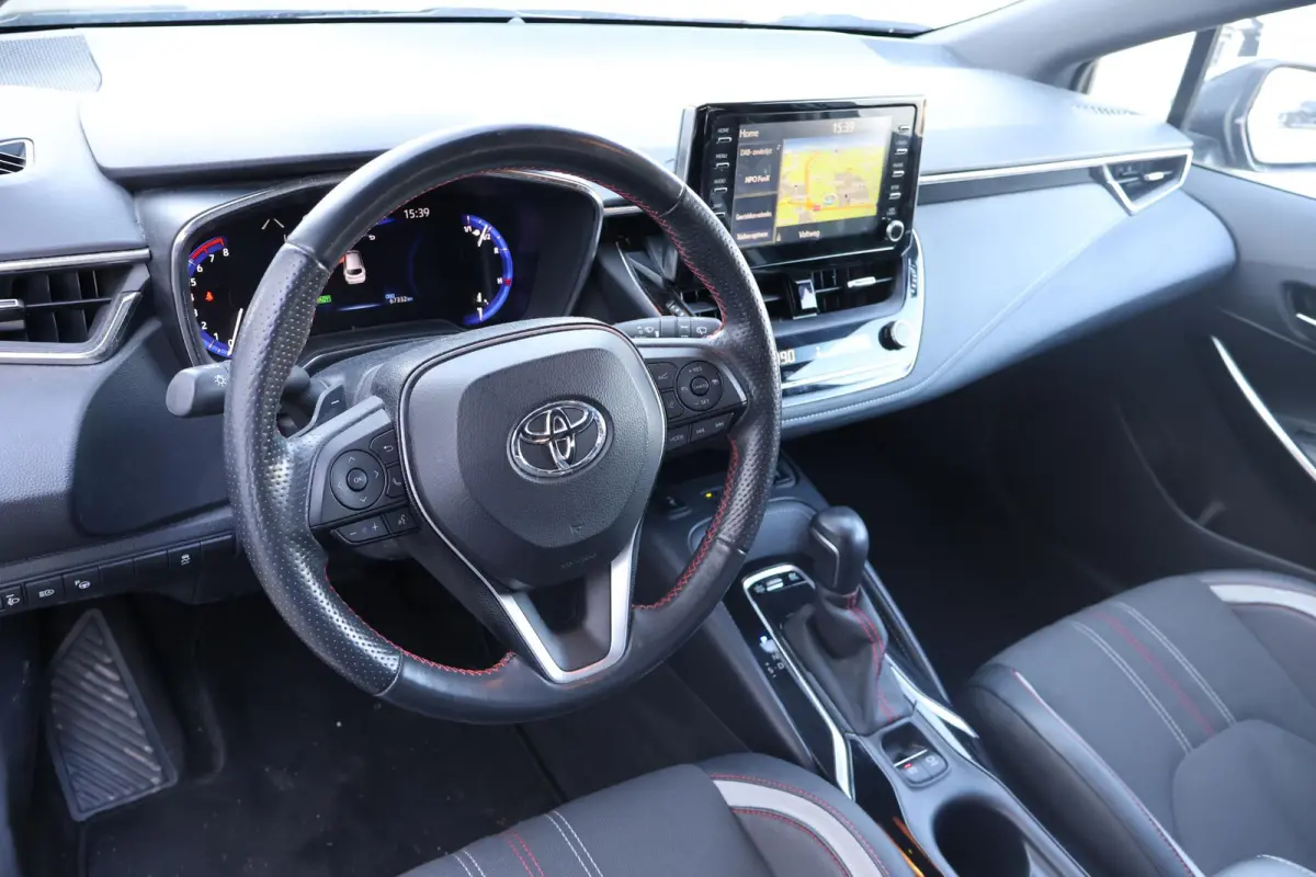 2.0 Hybrid GR-Sport 1e Eigenaar | Volledig Onderh | NL-Auto | BTW | Camera | Stoelverwarming | ACC | Carplay | Bots | Full LED | Keyless | LMV | PDC