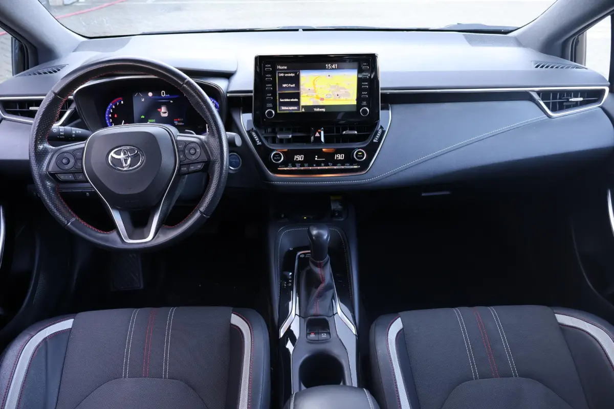 2.0 Hybrid GR-Sport 1e Eigenaar | Volledig Onderh | NL-Auto | BTW | Camera | Stoelverwarming | ACC | Carplay | Bots | Full LED | Keyless | LMV | PDC
