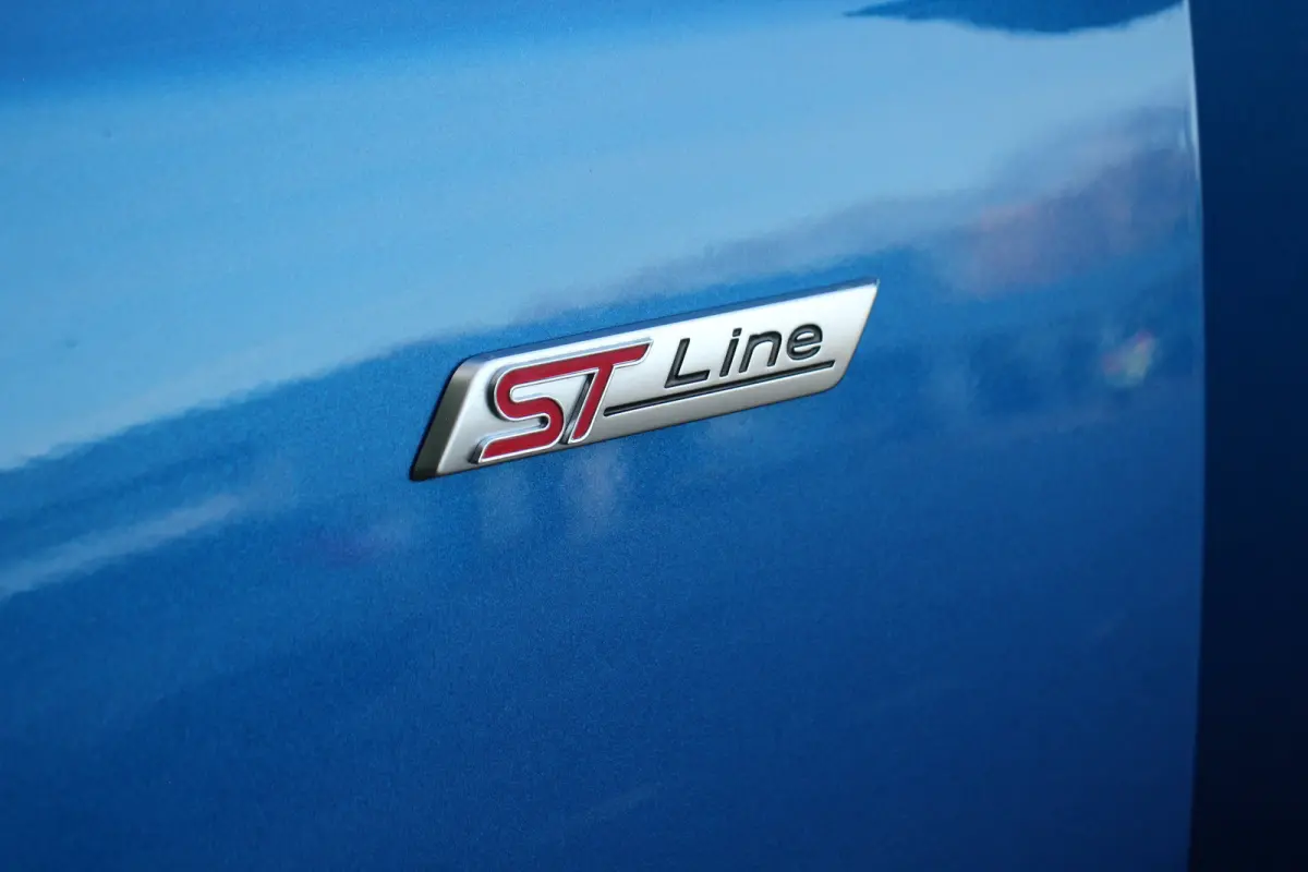 1.0EB Hybrid ST Line X | NL-AUTO! | DEALER OH! | PANORAMADAK | DODE HOEK | ADAPTIVE CRUISE | CAMERA | LED | PRACHTIGE STAAT!