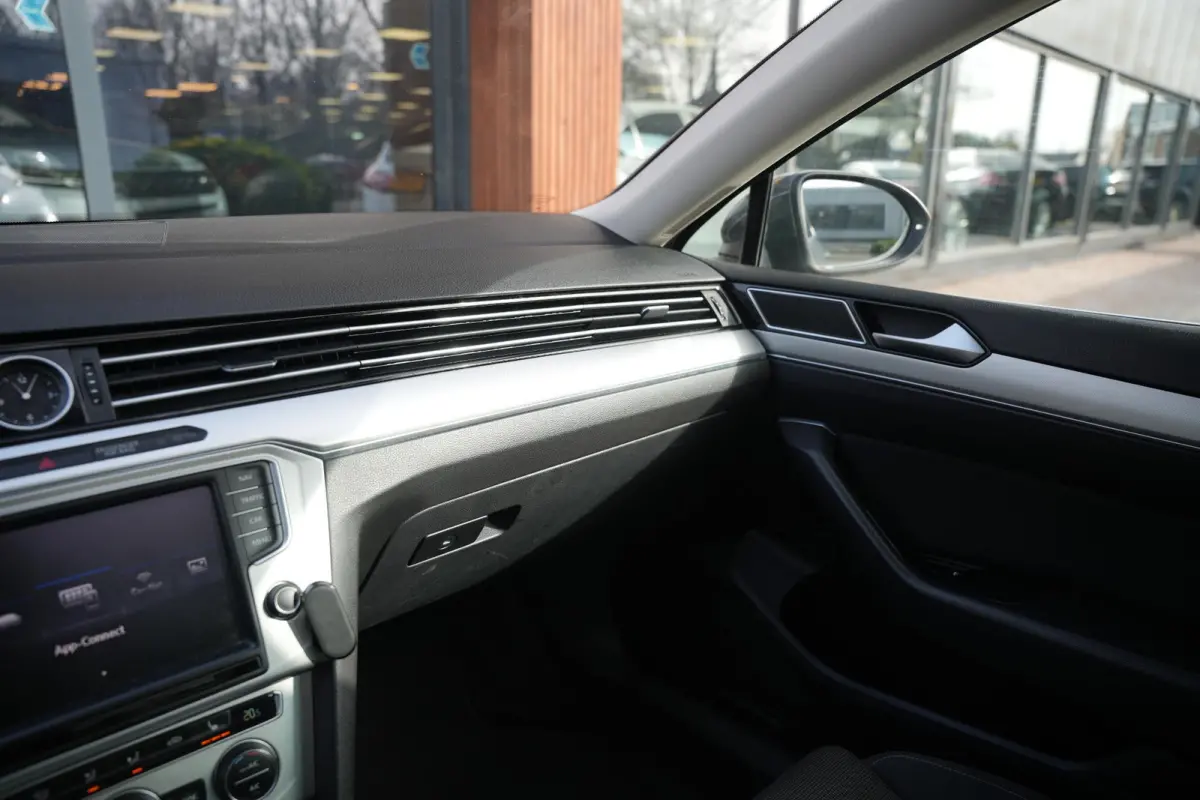 1.6 TDI Connected Series Navi Camera Cruise Clima Stoelverw.