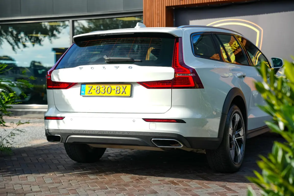2.0 B5 AWD Pro Adaptieve Cruise Keyless Memory 18''LM