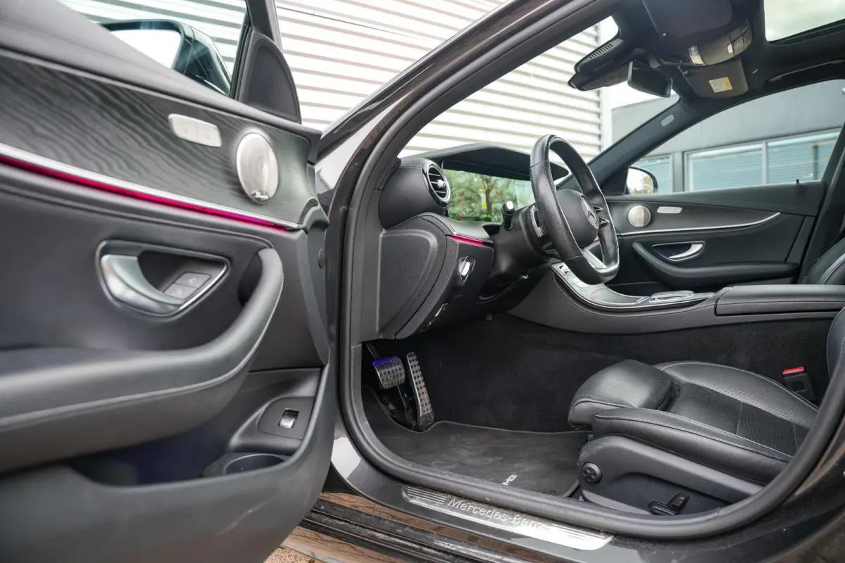 300 de Panodak Burmester 360 Camera HUD Trekhaak Keyless
