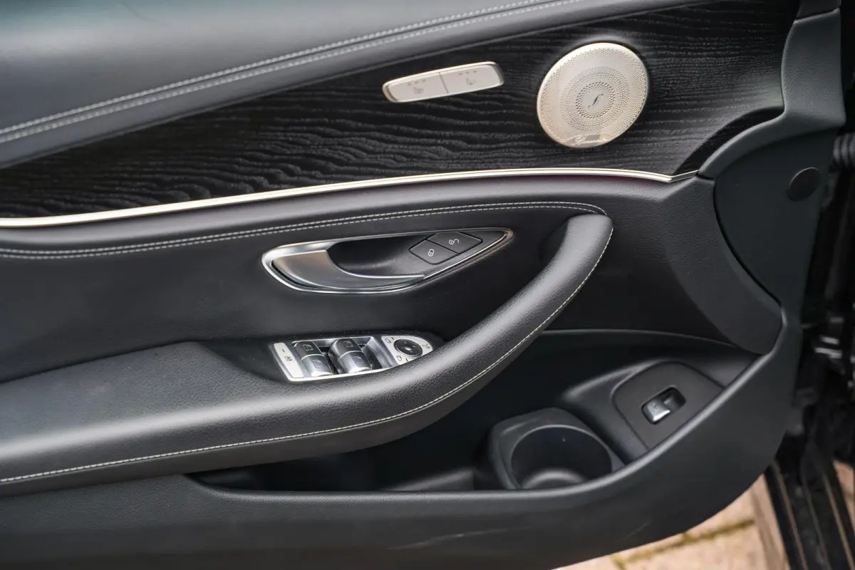 300 de Panodak Burmester 360 Camera HUD Trekhaak Keyless
