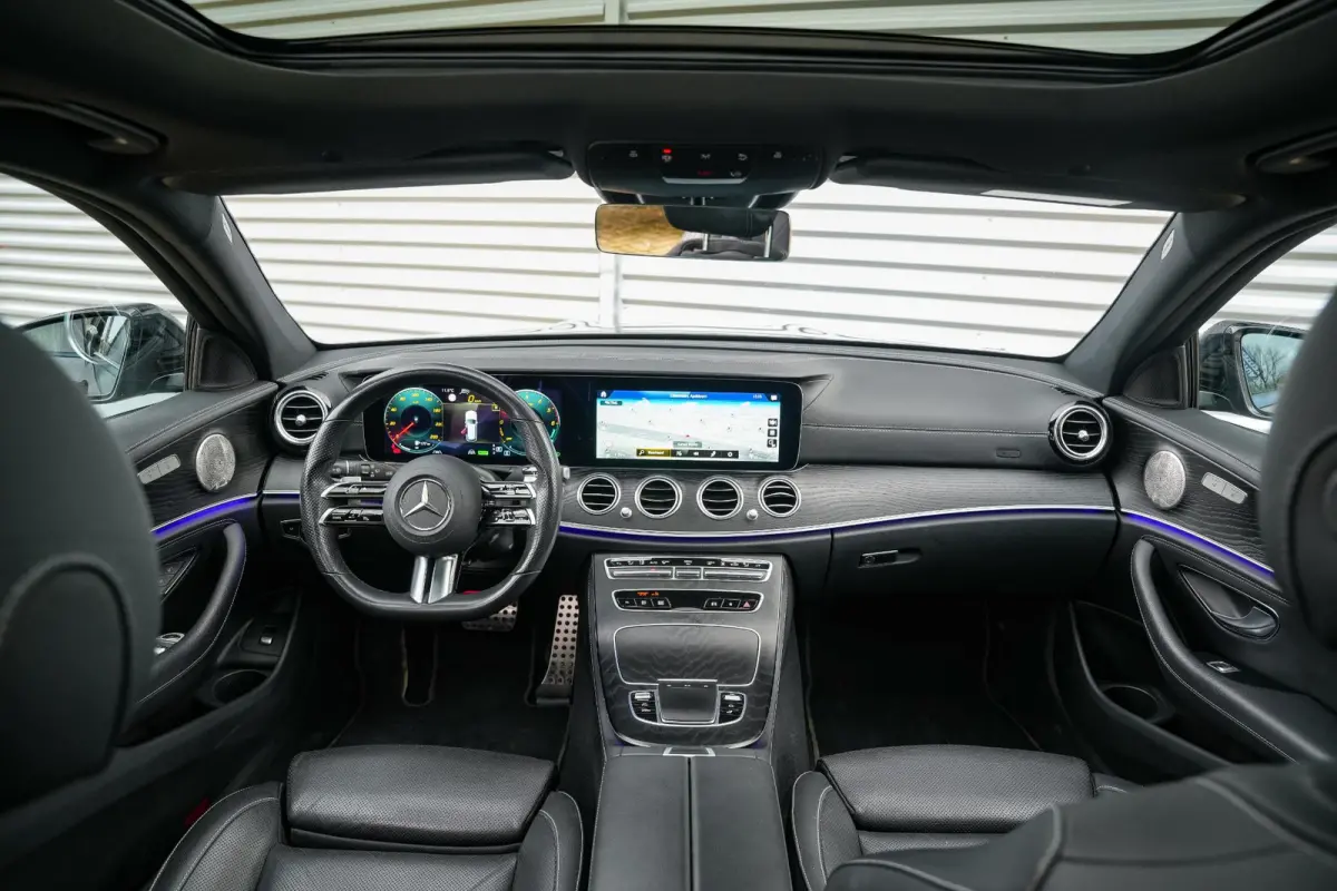 300 de Panodak Burmester 360 Camera HUD Trekhaak Keyless