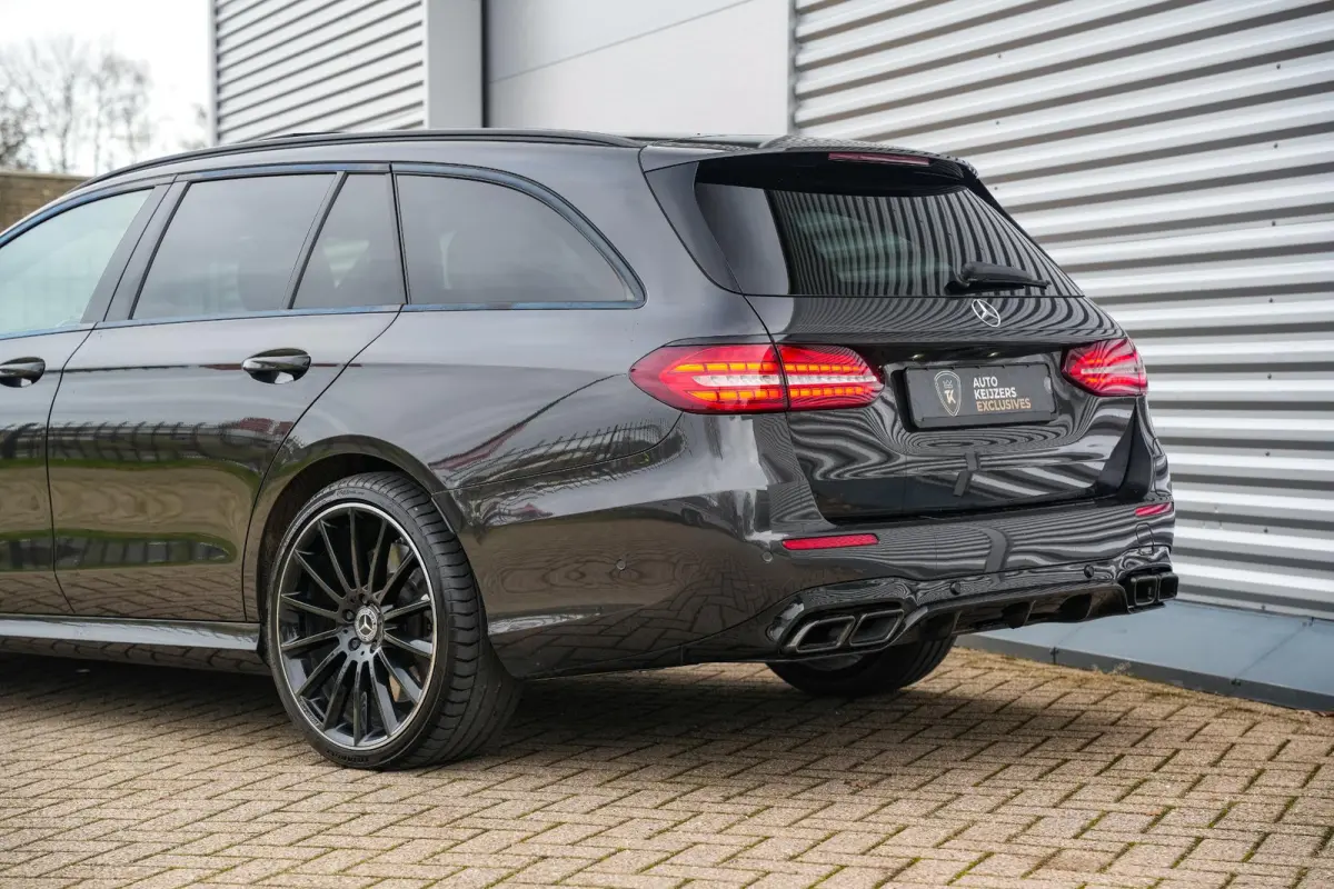 300 de Panodak Burmester 360 Camera HUD Trekhaak Keyless