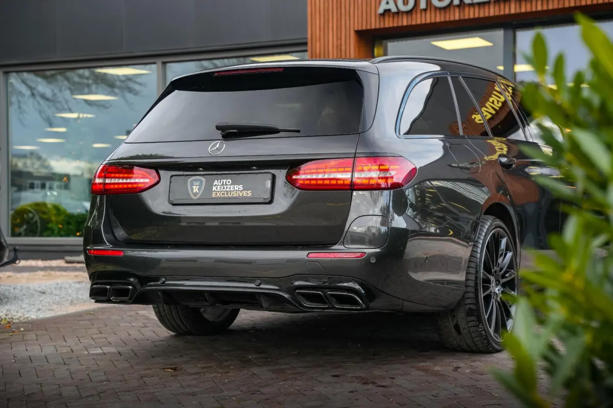 300 de Panodak Burmester 360 Camera HUD Trekhaak Keyless