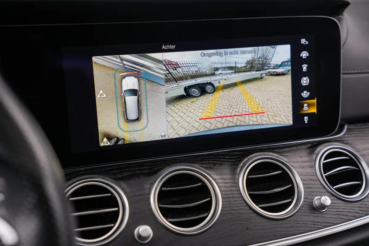 300 de Panodak Burmester 360 Camera HUD Trekhaak Keyless