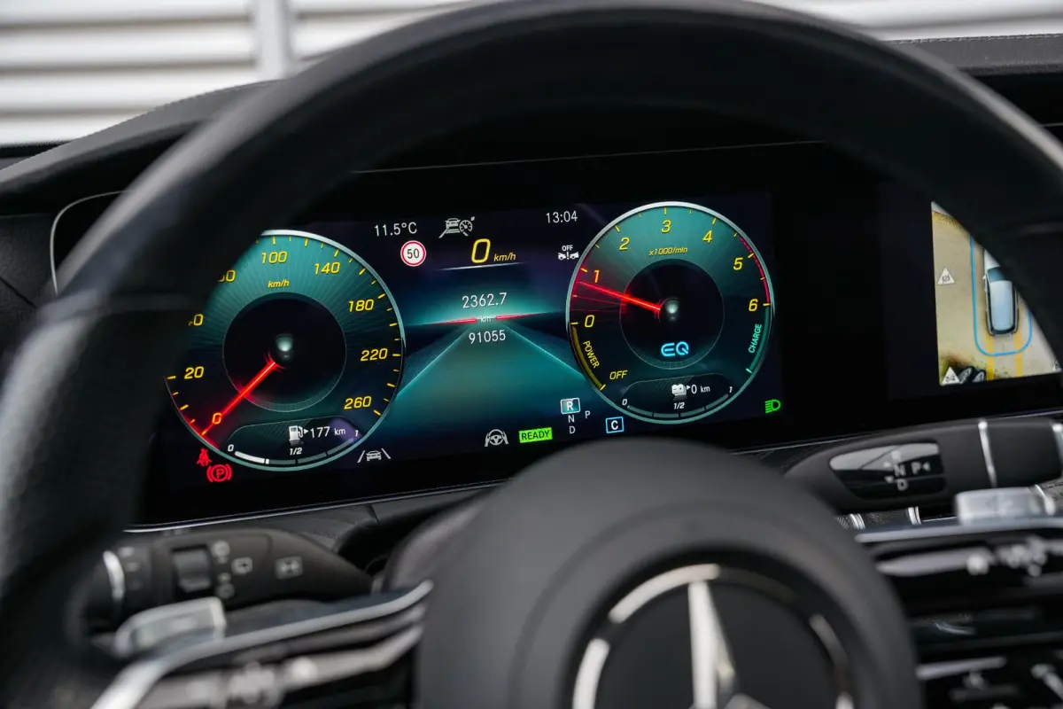 300 de Panodak Burmester 360 Camera HUD Trekhaak Keyless