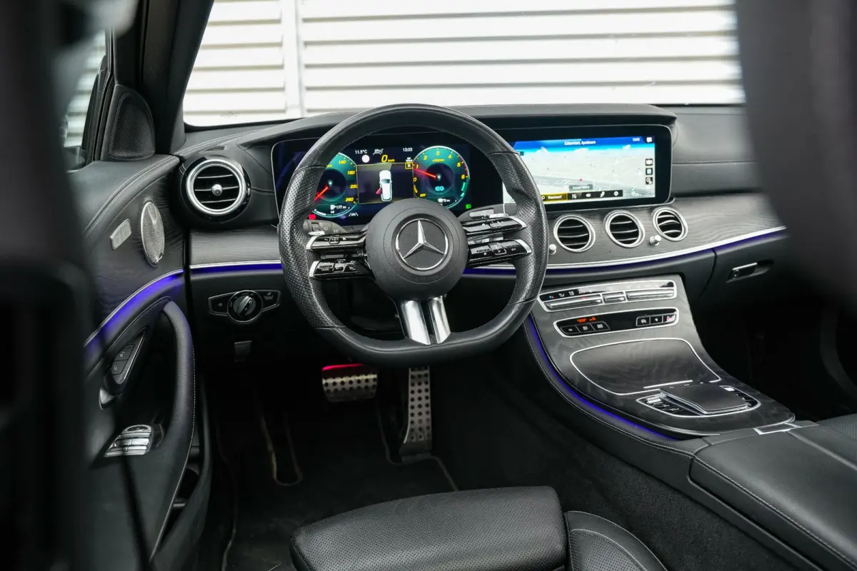 300 de Panodak Burmester 360 Camera HUD Trekhaak Keyless