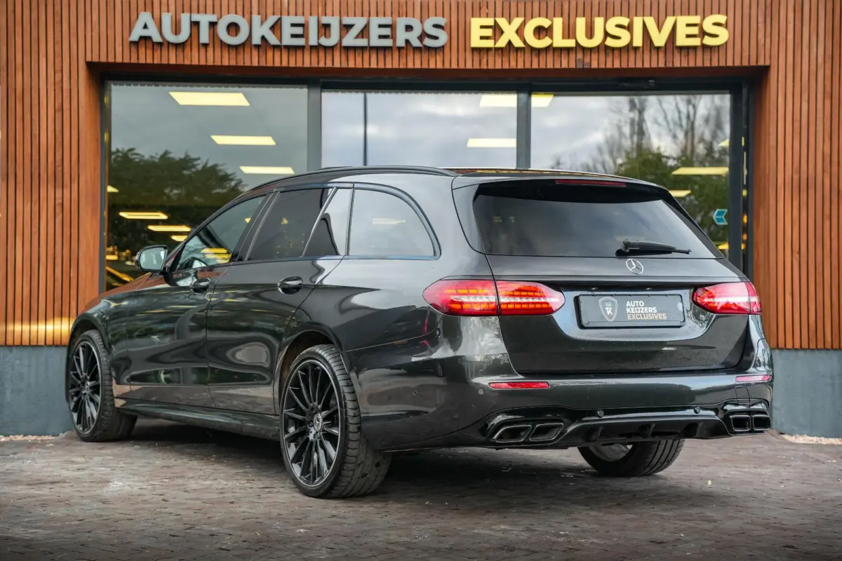 300 de Panodak Burmester 360 Camera HUD Trekhaak Keyless