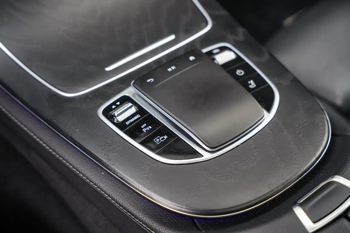 300 de Panodak Burmester 360 Camera HUD Trekhaak Keyless