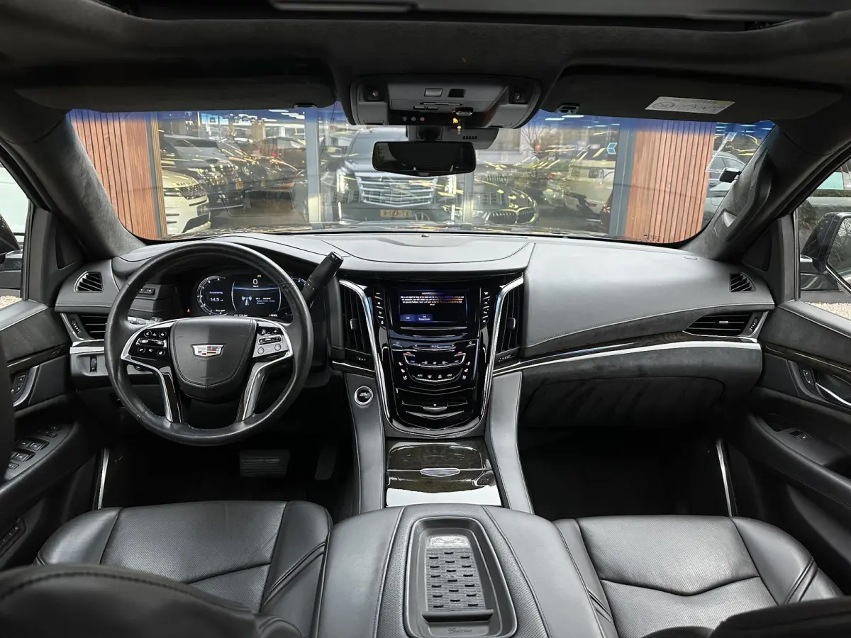 6.2 V8 Platinum Schuifdak Adapt. Cruise Massage Stoelvent. BOSE Multimedia Trekhaak 22''LM