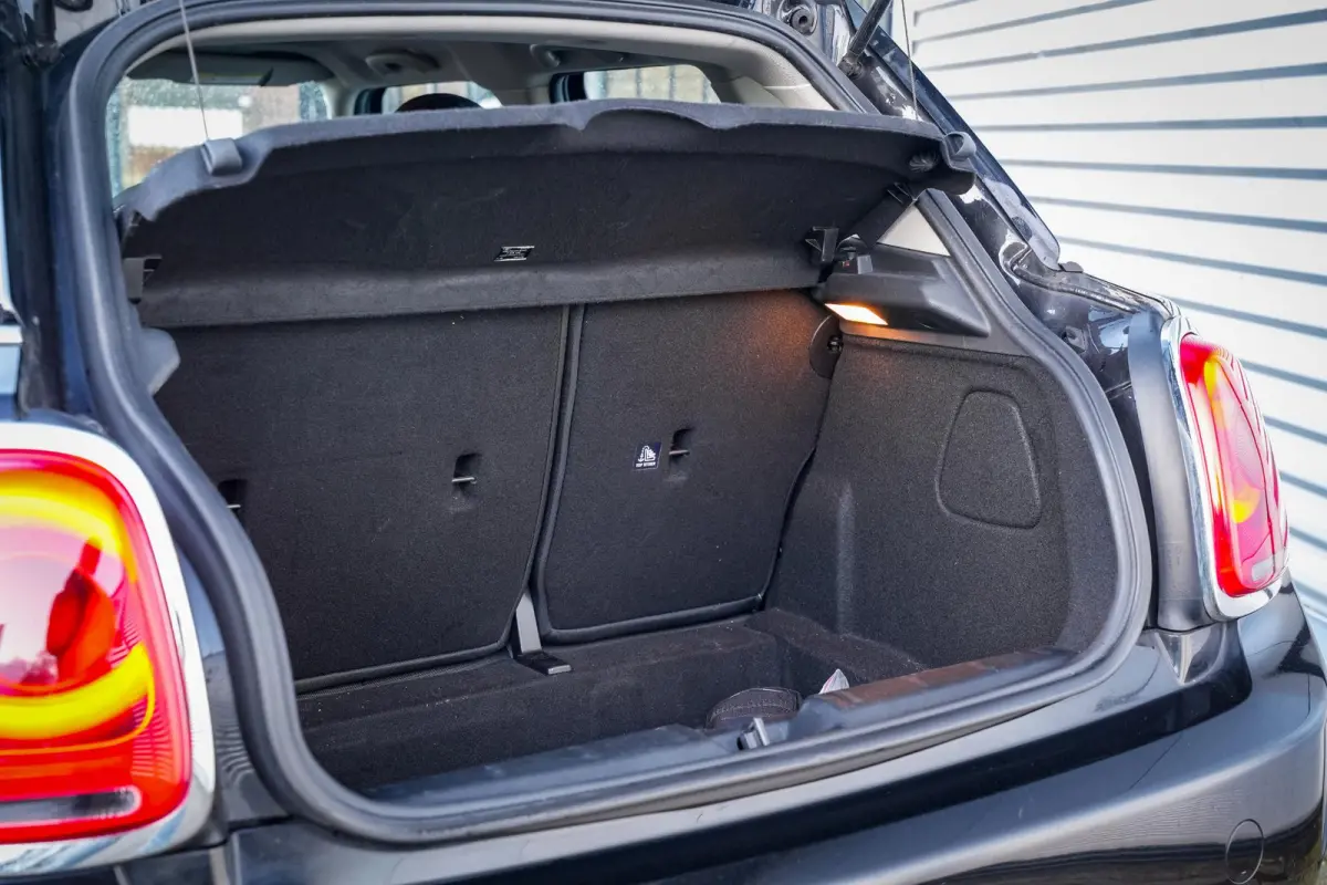 1.5 One Mini Mini 1.5 One Airco Cruise Control Navigatie 16" LMV AUTOMAAT!