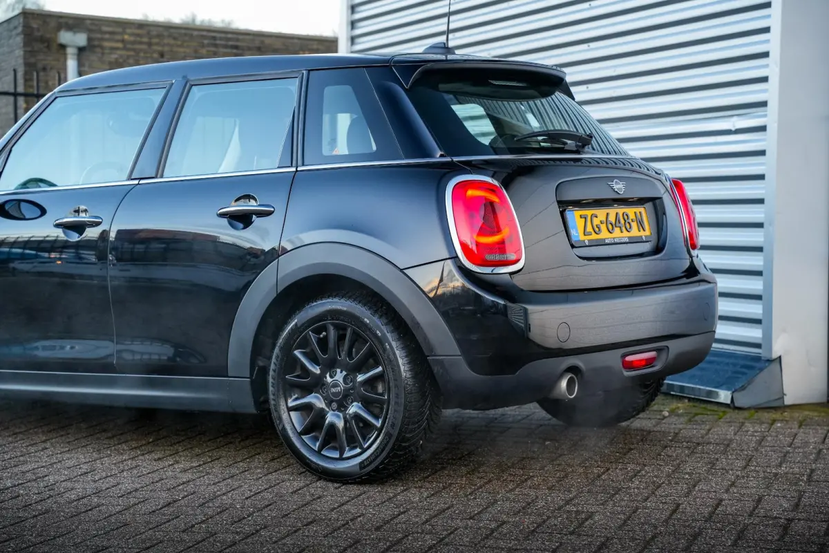 1.5 One Mini Mini 1.5 One Airco Cruise Control Navigatie 16" LMV AUTOMAAT!