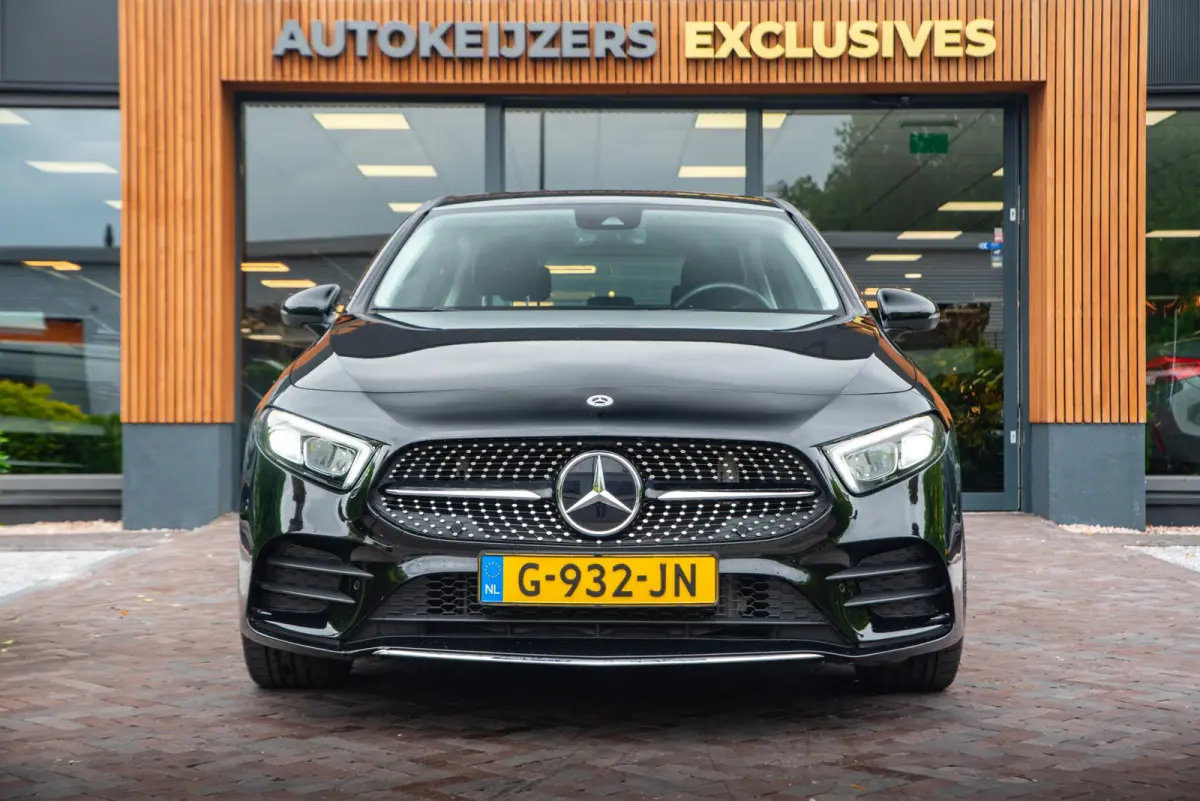 180 Business Solution AMG Ambient Cruise Navigatie Camera Sportstoelen Leer LED 19" LMV