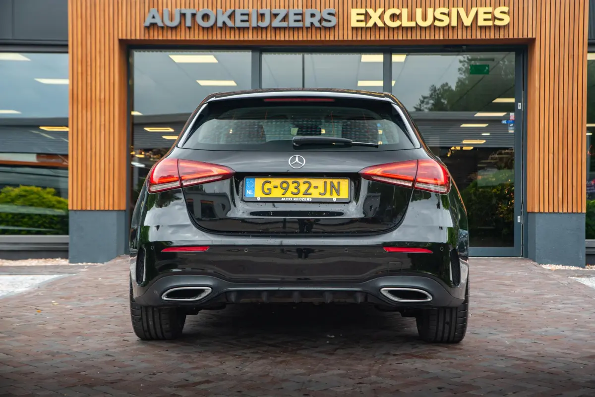 180 Business Solution AMG Ambient Cruise Navigatie Camera Sportstoelen Leer LED 19" LMV