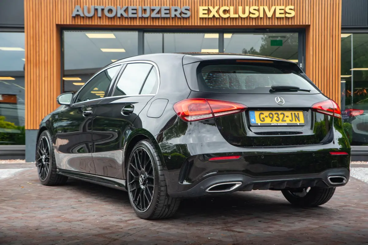 180 Business Solution AMG Ambient Cruise Navigatie Camera Sportstoelen Leer LED 19" LMV