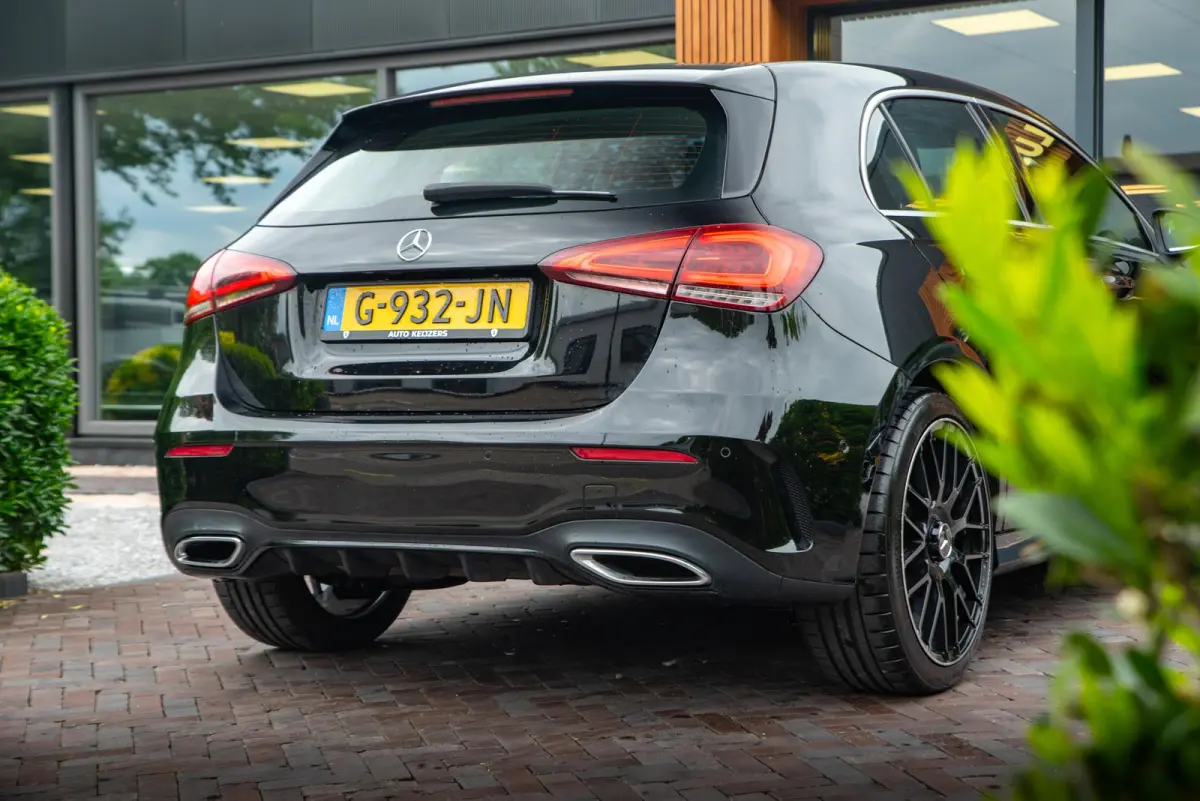 180 Business Solution AMG Ambient Cruise Navigatie Camera Sportstoelen Leer LED 19" LMV