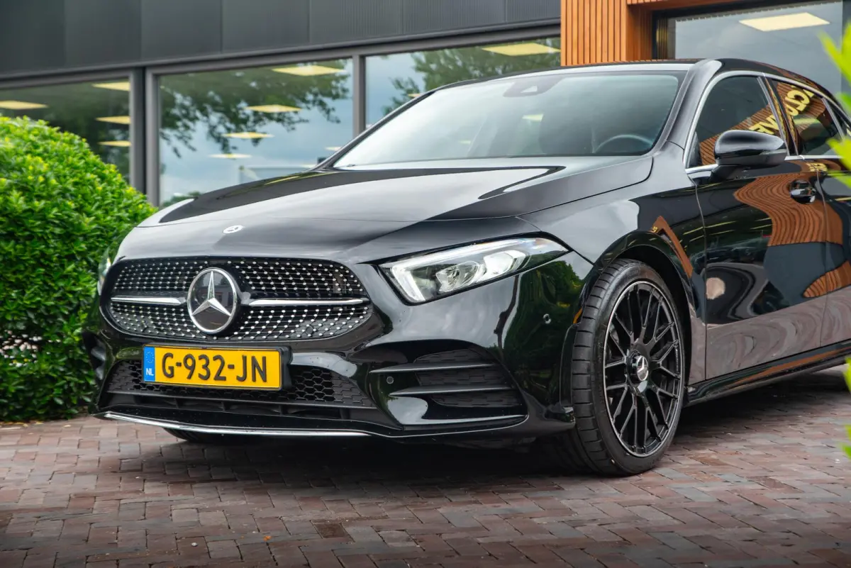 180 Business Solution AMG Ambient Cruise Navigatie Camera Sportstoelen Leer LED 19" LMV