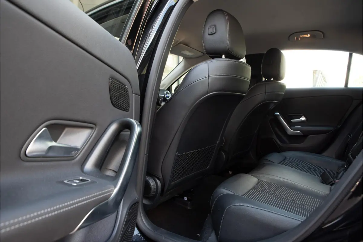 180 Business Solution AMG Ambient Cruise Navigatie Camera Sportstoelen Leer LED 19" LMV