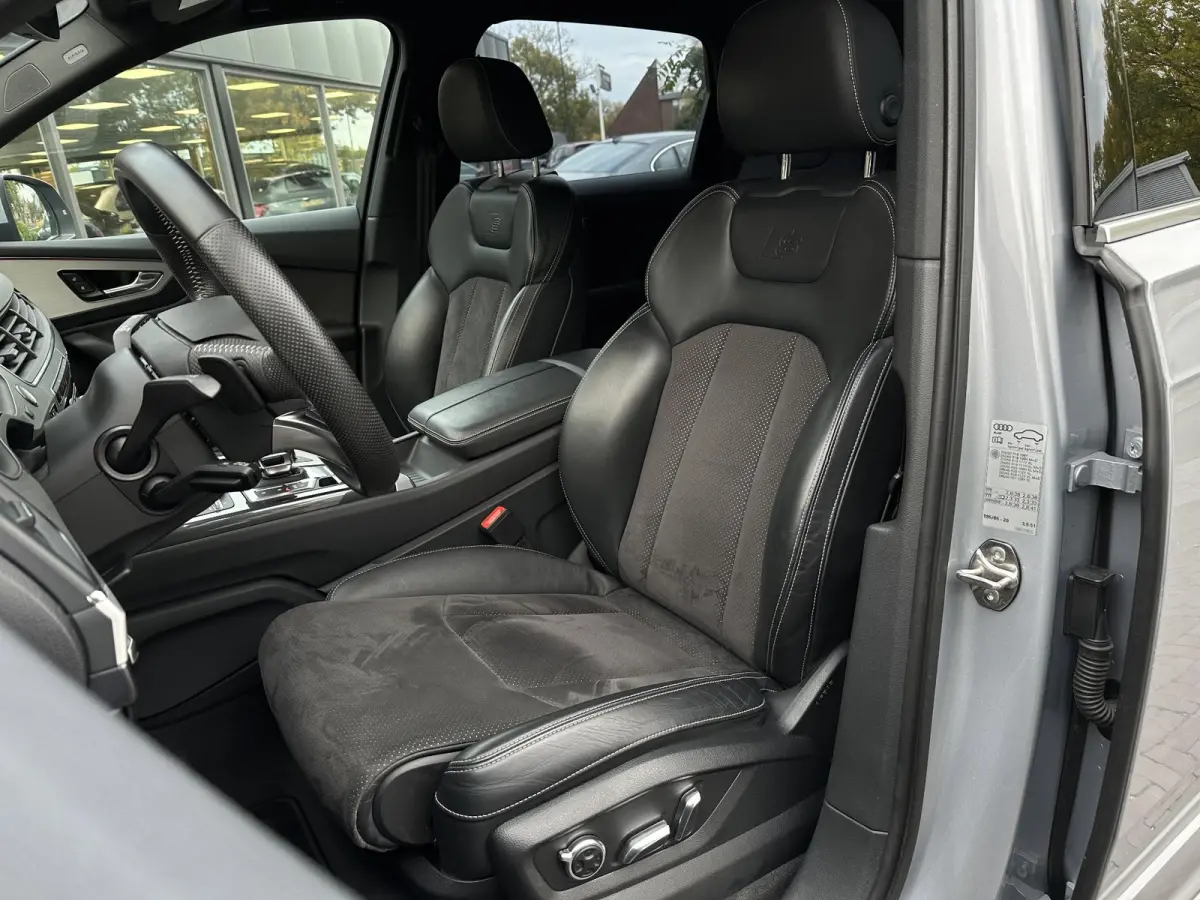 3.0 TFSI quattro Pro Line S 3x S Line Luchtvering Virtual Dash Cruise Clima Stoelverw. Leer/Alcantara BOSE 22''LM