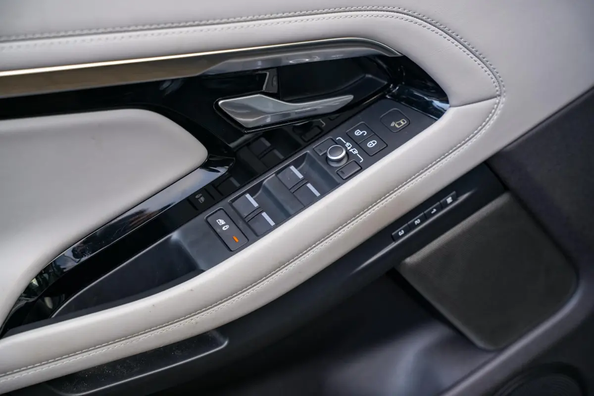 2.0 P300e AWD R-Dynamic Panoramadak HUD Stuurverw. Virtueel cockpit