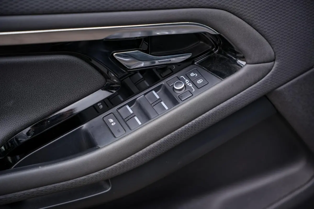 P300e R Dynamic Panodak Memory Leer Camera Keyless