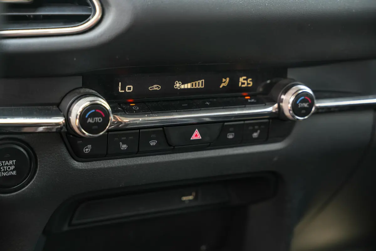 2.0 e-SkyActiv-X M Hybrid Comfort Leder Stuurwielbed. Airco Parkeersensoren Camera