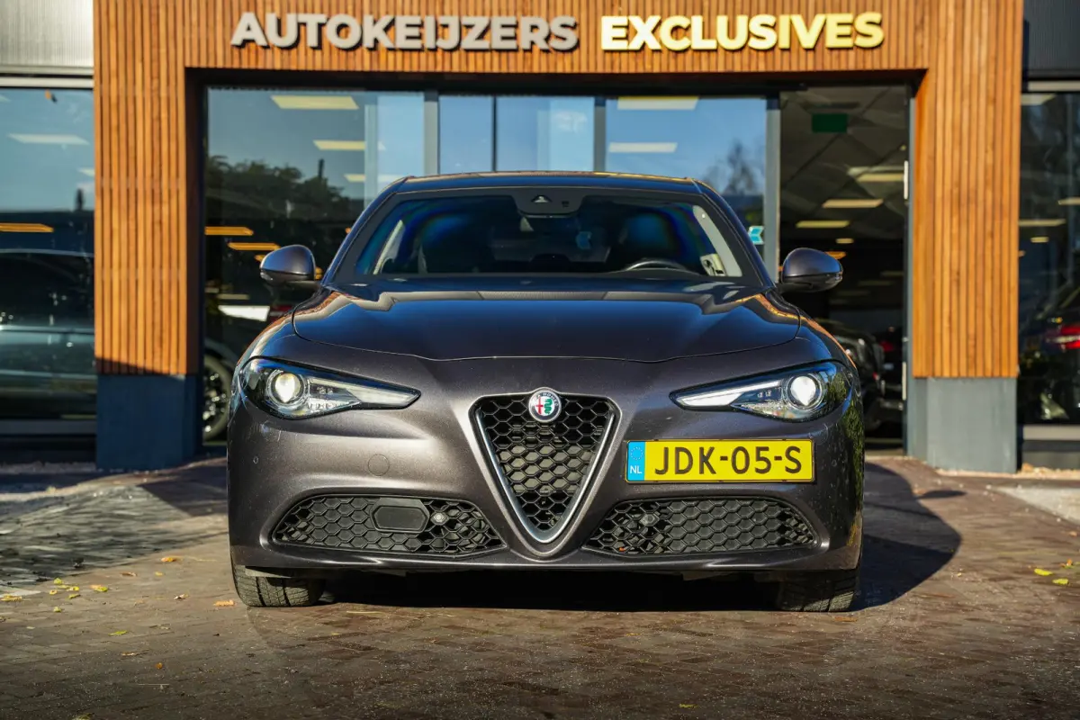 2.0 T AWD Gepantserd / Armoured B4 B4 + GEPANTSERD 280 PK | Diplomatiek veiligheidsglas | Ex-regeringsauto Italië | Unieke historie