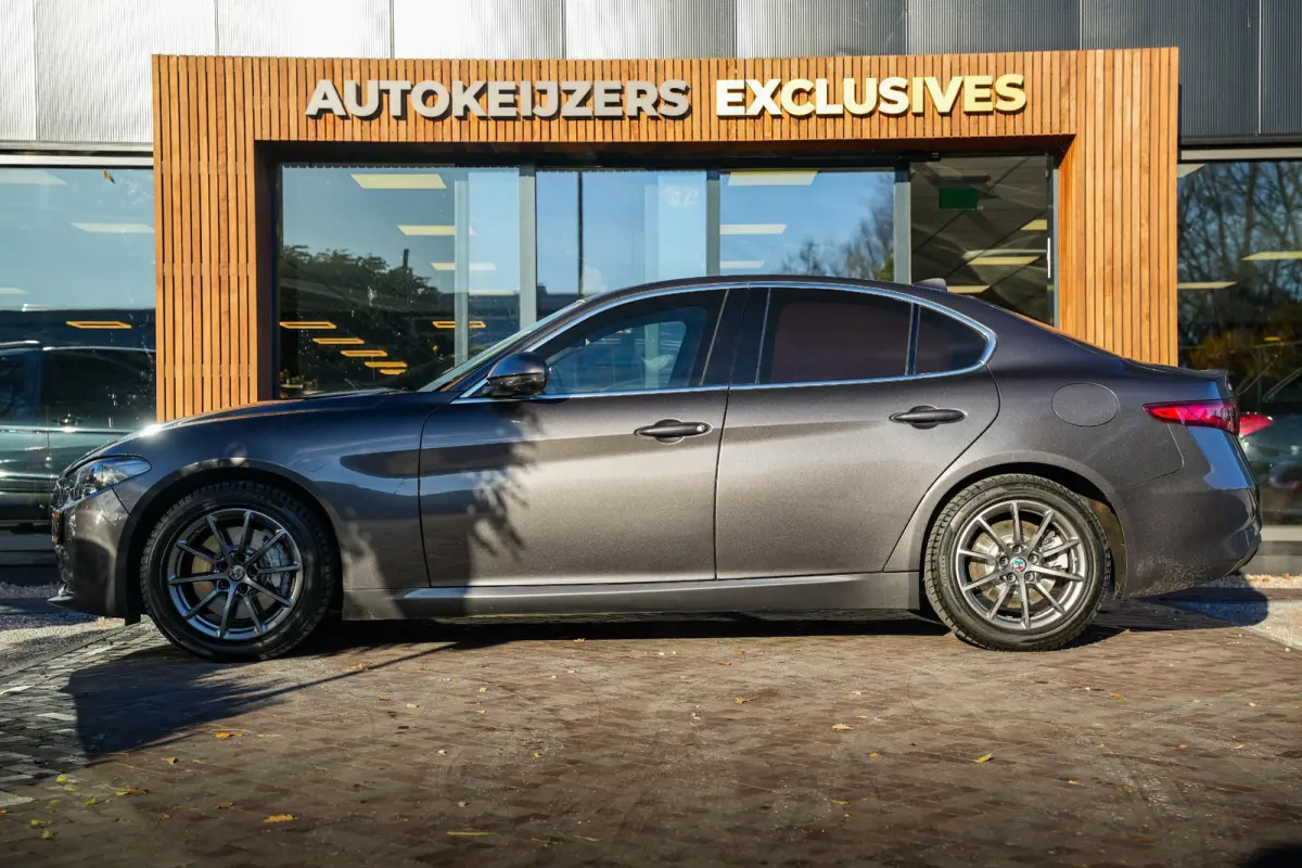 2.0 T AWD Gepantserd / Armoured B4 B4 + GEPANTSERD 280 PK | Diplomatiek veiligheidsglas | Ex-regeringsauto Italië | Unieke historie
