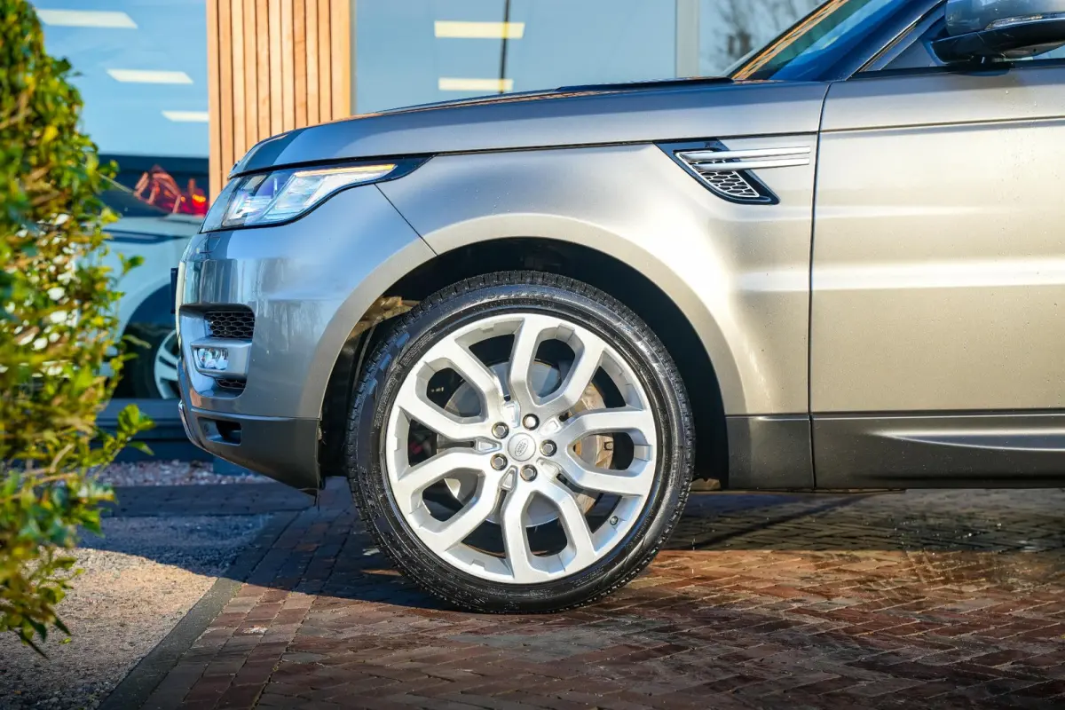 3.0 SDV6 HSE Dynamic