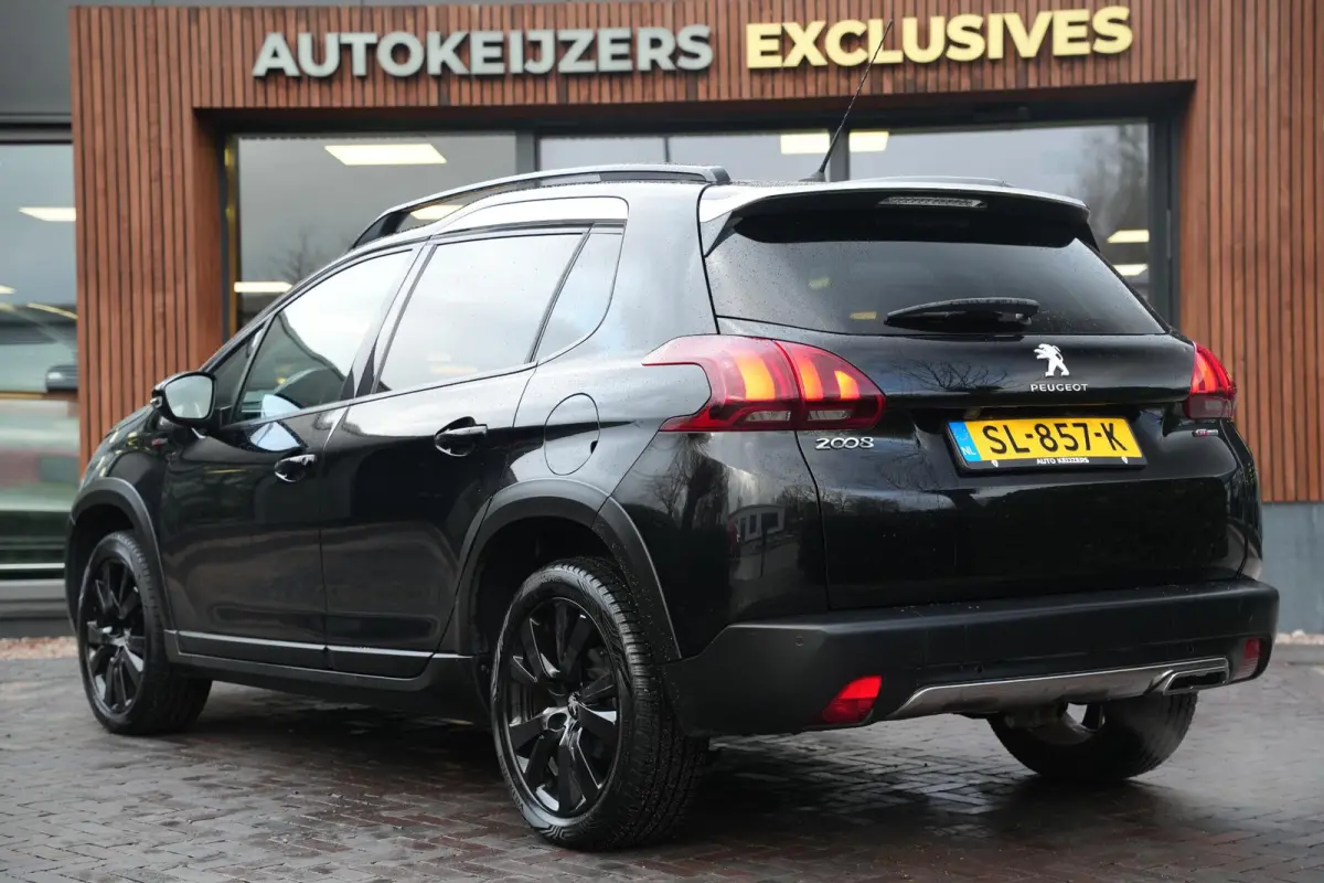 1.2 PureTech GT-line Black on black Panoramadak Lederen bekleding