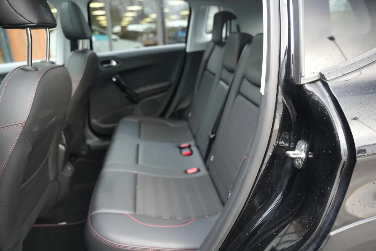 1.2 PureTech GT-line Black on black Panoramadak Lederen bekleding