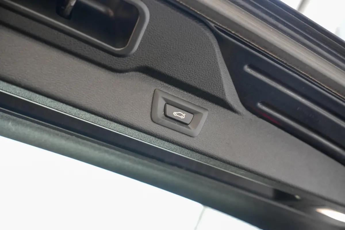 xDrive25d Centennial Executive 7p. 7 Pers. Navi 20"L.M. Auto hold