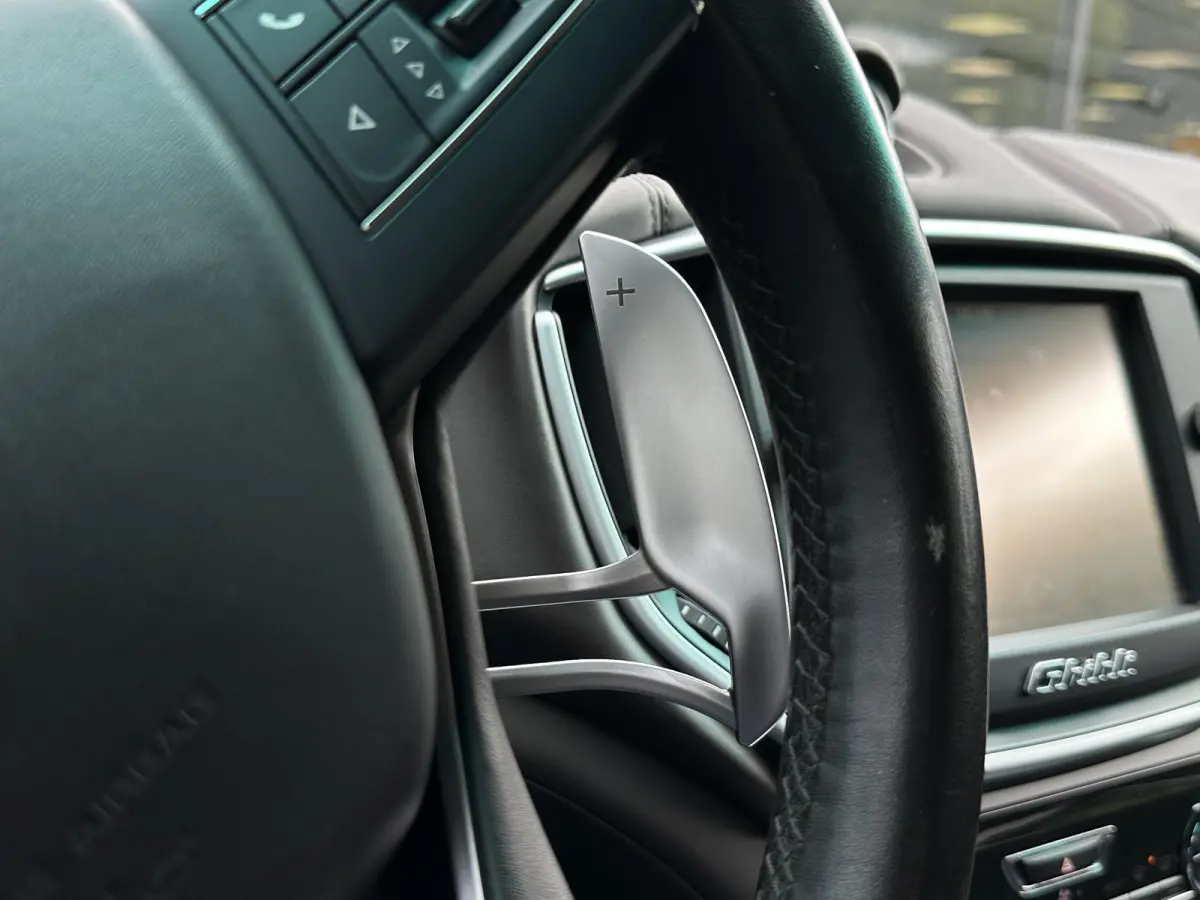 3.0 V6 D Leer Navi 20”
